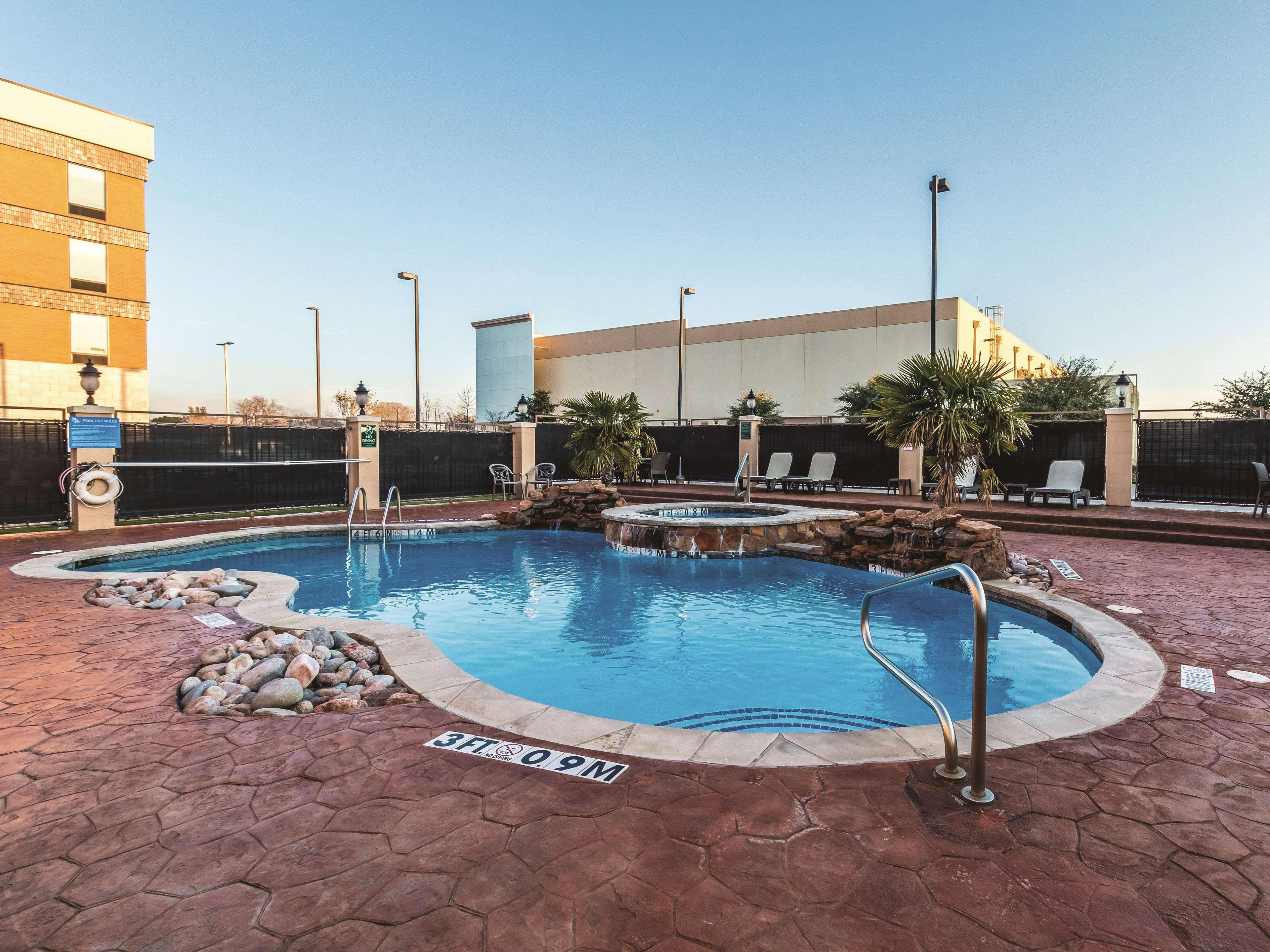 La Quinta By Wyndham Dallas Grand Prairie South Exterior photo